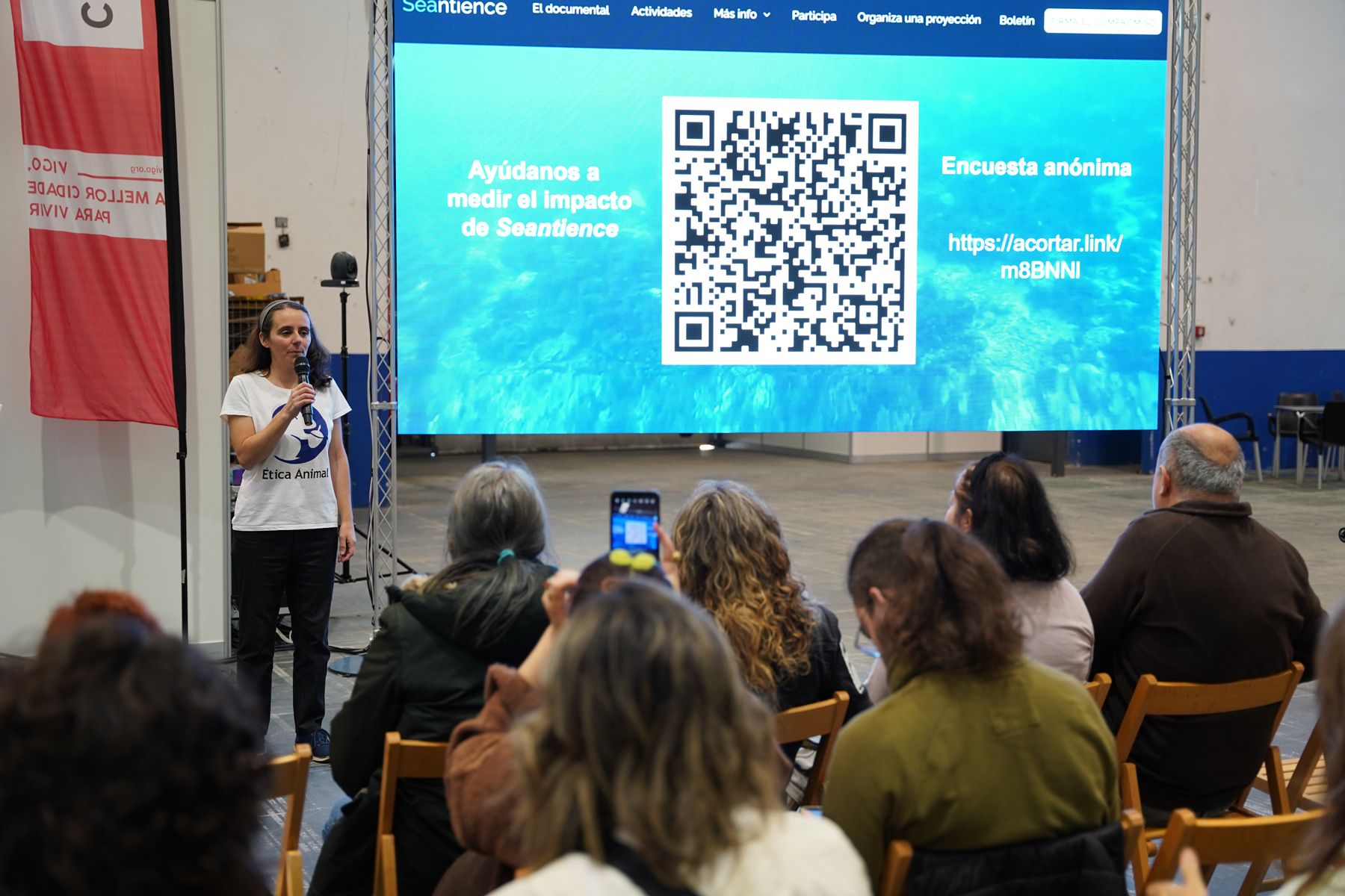 Olaia Freiría presentando la campaña Seantience en Vigo